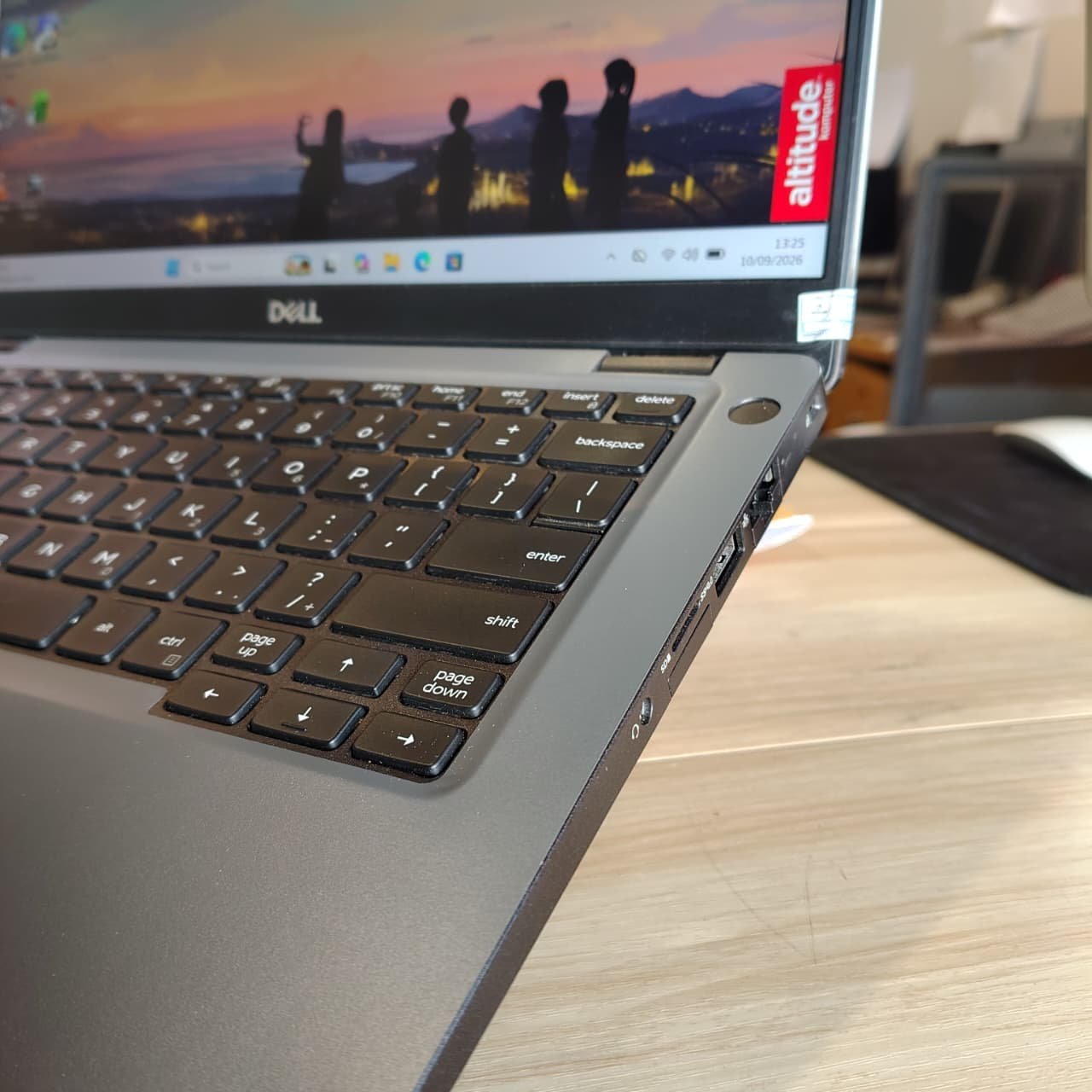 Thumbnail 4 - Dell 5300