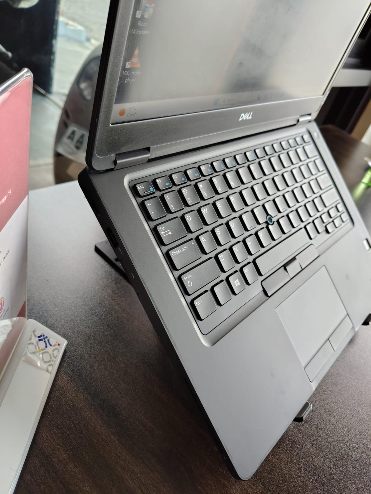 Thumbnail 4 - Dell Latitude 5491