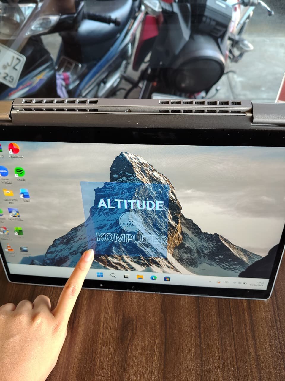 Thumbnail 3 - Dell Latitude 5320 2in1