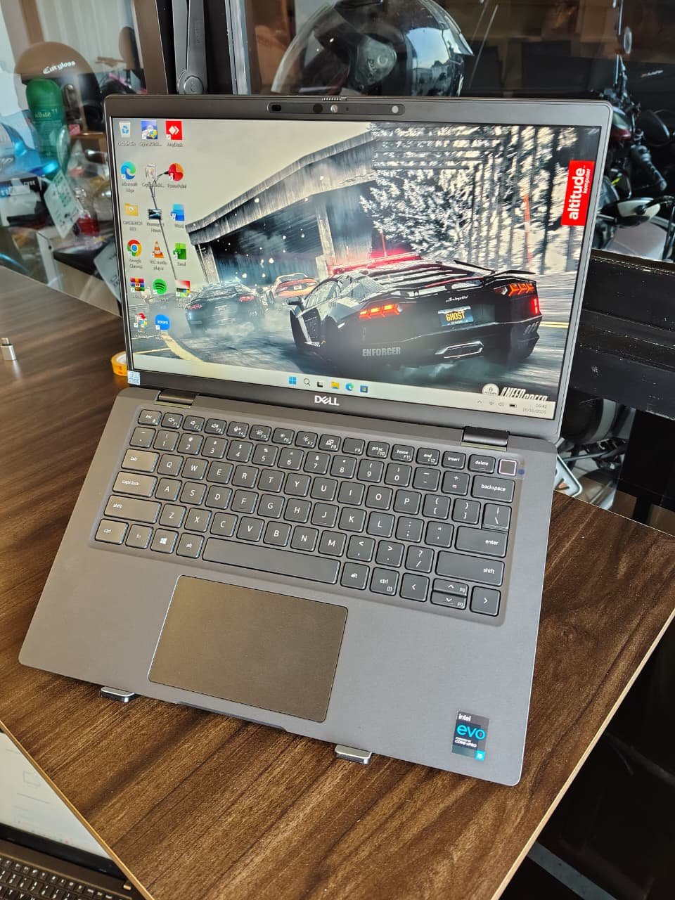Thumbnail 6 - Dell Latitude 7420