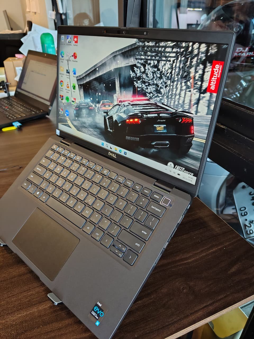 Thumbnail 4 - Dell Latitude 7420